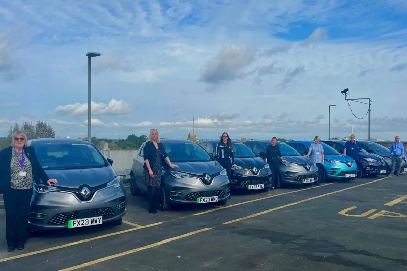 Hull takes delivery of eight electric cars  image