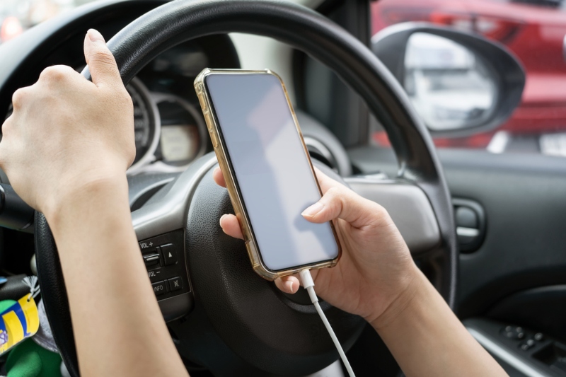 Fleet managers urged to increase safety measures around mobile phone use  image
