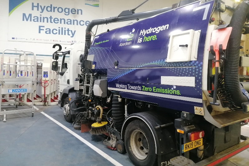 Hydrogen powered sweeper delivers record emission savings for Scottish council image