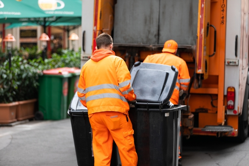 South Derbyshire refuse team struggles amid service delays  image