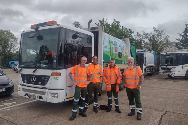 Eastleigh chief exec joins waste crew image