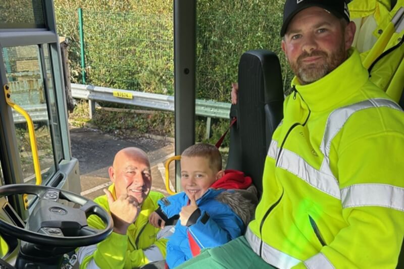 Schoolboy honoured for friendship with local binmen image