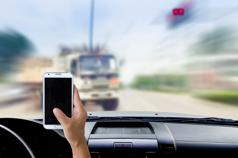 Fleet managers urged to increase mobile phone safety measures  image