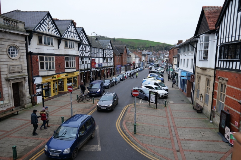 Powys CC investigates bin lorry accident image