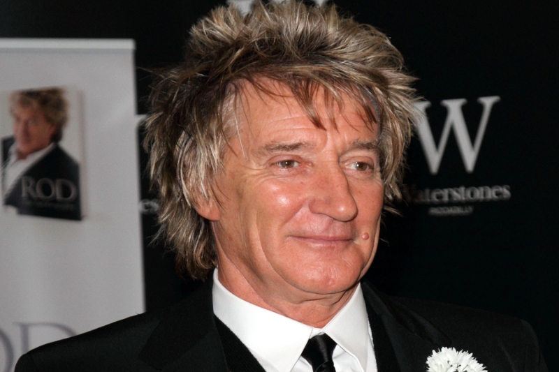 Rod Stewart video prompts warning about DIY pothole repairs   image