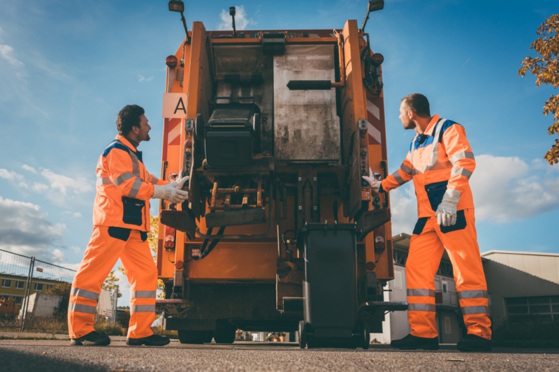 RCV operators urged to review safety of bin lifts image