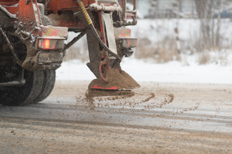 Councils stockpile salt as temperature plummets image