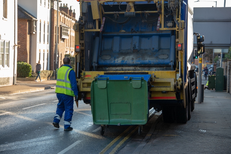 Refuse workers’ strike escalates image
