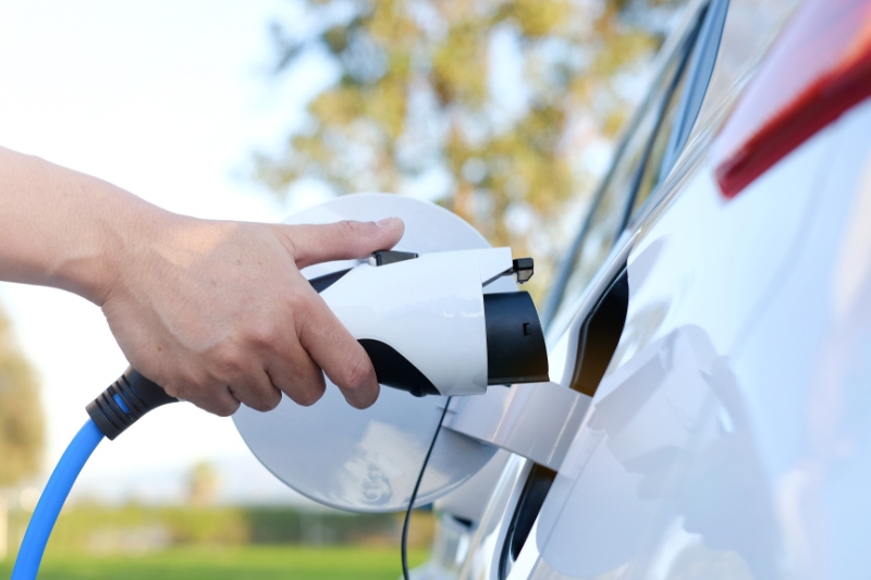 Nearly 70% of EV owners unhappy with public chargers image