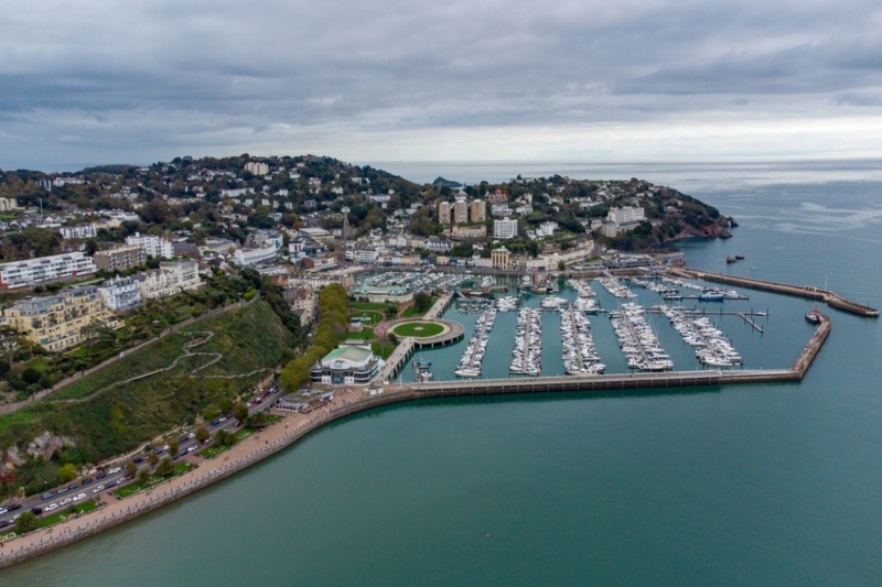 Police investigate fatal bin lorry accident in Torquay image